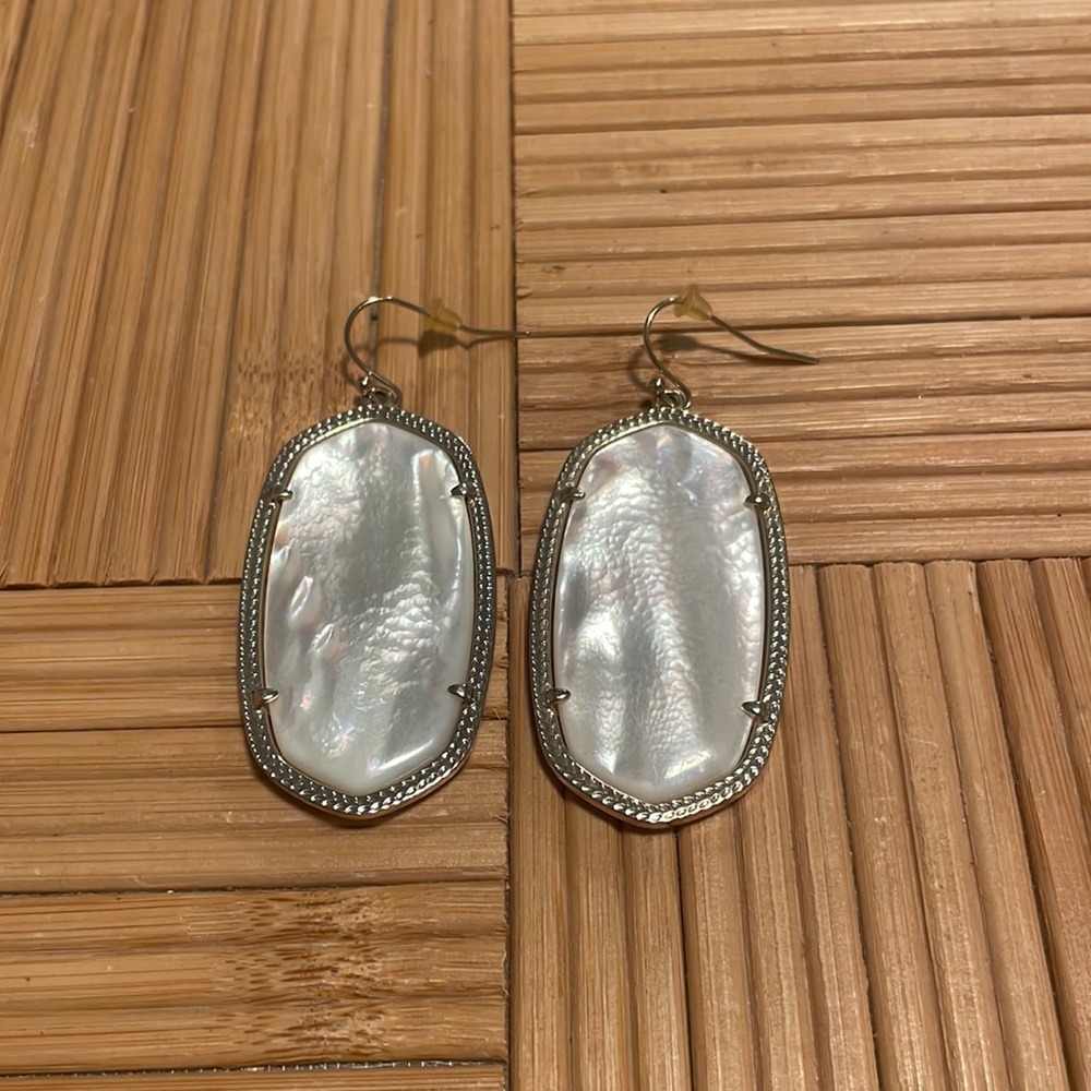 Kendra Scott Gold Danielle Earrings in Ivory Mother of Pearl